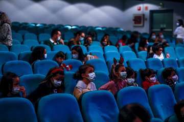El Teatro de Telde rebosa de magia con el musical 'Al Revés en Navidad'/TA.
